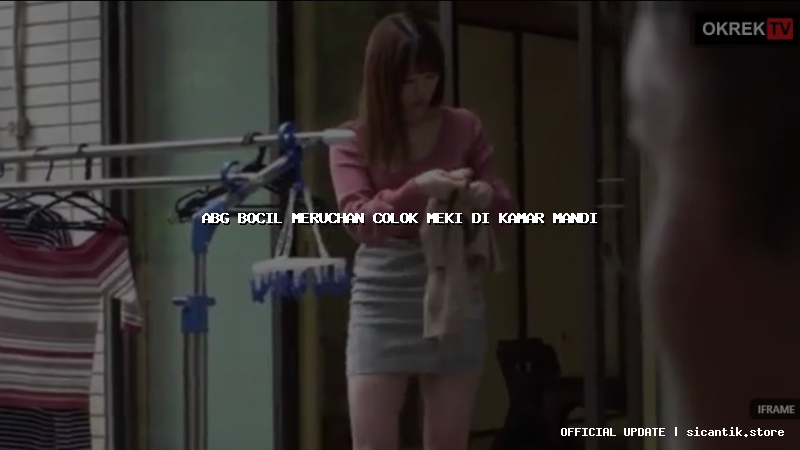 abg bocil meruchan colok meki di kamar mandi