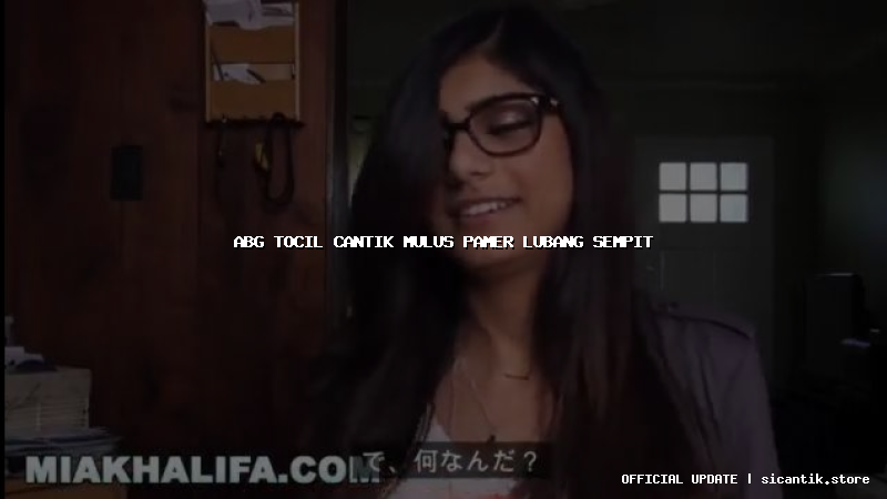 abg tocil cantik mulus pamer lubang sempit