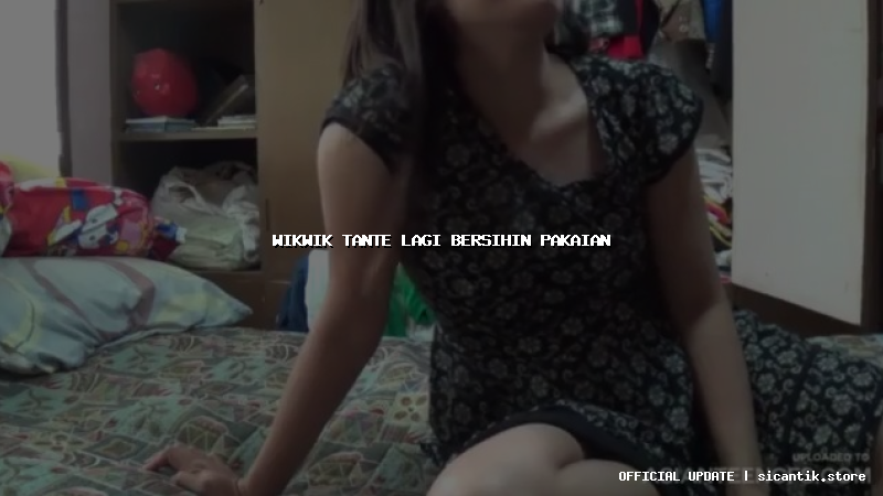 wikwik tante lagi bersihin pakaian